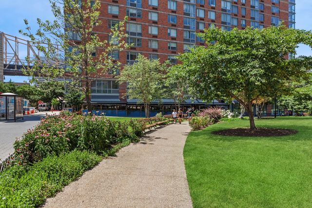 425 Main St Apt 3N, New York City, NY 10044