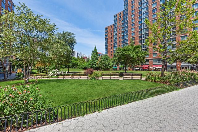 425 Main St Apt 3N, New York City, NY 10044