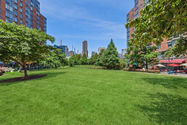425 Main St Apt 3N, New York City, NY 10044