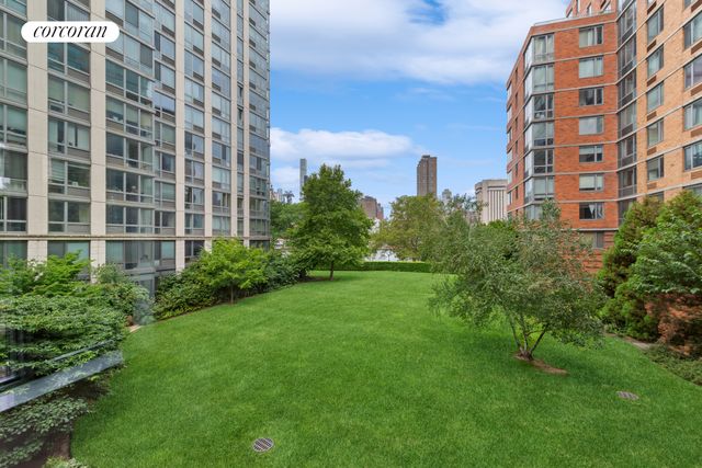 425 Main St Apt 3N, New York City, NY 10044