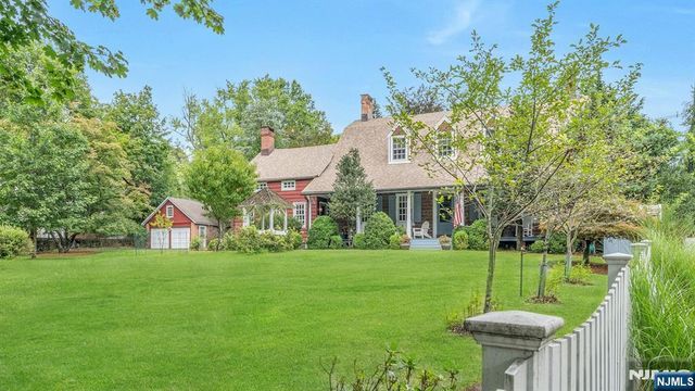142 Pascack Road, Park Ridge, NJ 07656
