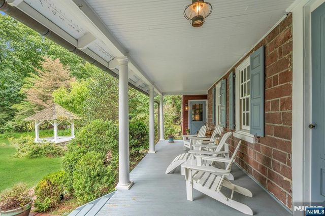 142 Pascack Road, Park Ridge, NJ 07656