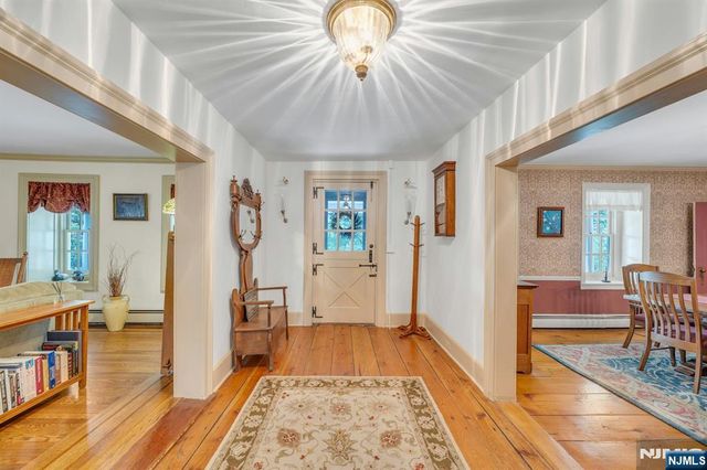 142 Pascack Road, Park Ridge, NJ 07656