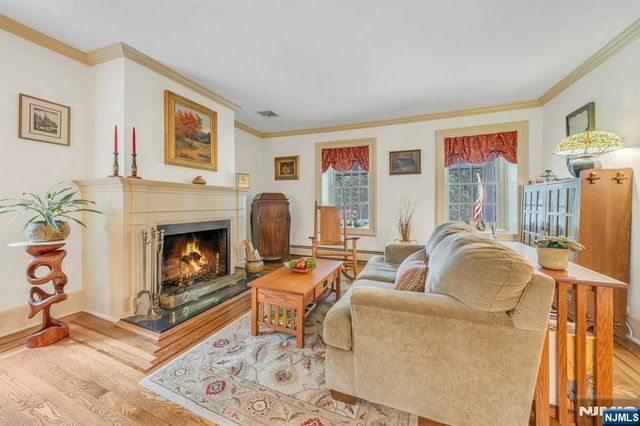 142 Pascack Road, Park Ridge, NJ 07656