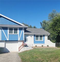 722 S Central Street, Olathe, KS 66061