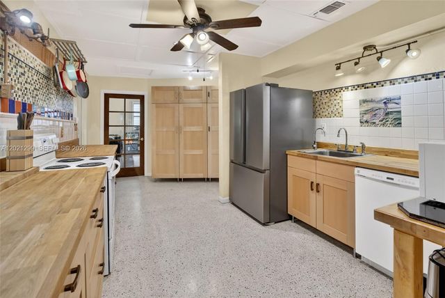 2048 SW 28th Ter, Fort Lauderdale, FL 33312