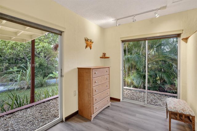 2048 SW 28th Ter, Fort Lauderdale, FL 33312