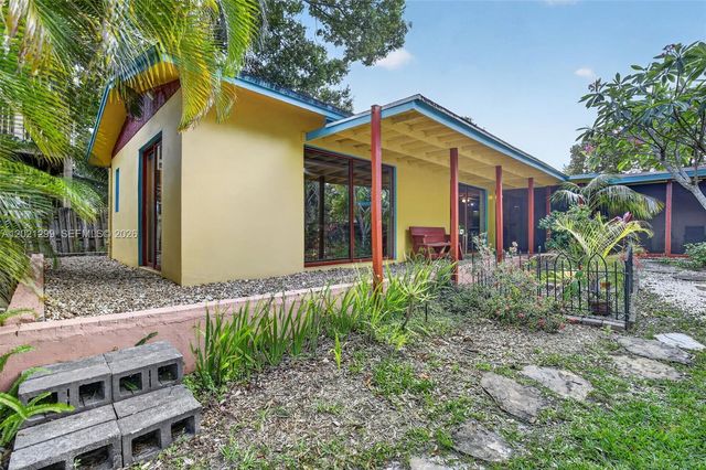 2048 SW 28th Ter, Fort Lauderdale, FL 33312
