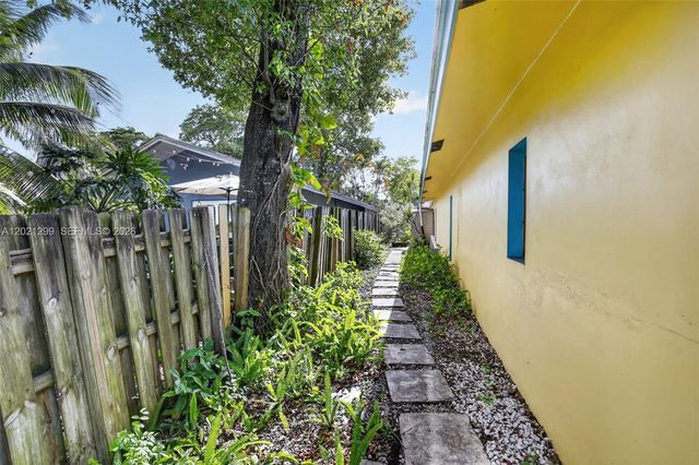 2048 SW 28th Ter, Fort Lauderdale, FL 33312