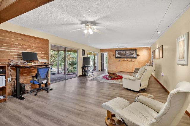 2048 SW 28th Ter, Fort Lauderdale, FL 33312