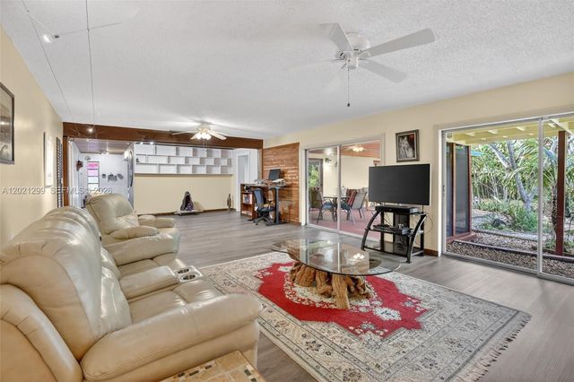 2048 SW 28th Ter, Fort Lauderdale, FL 33312