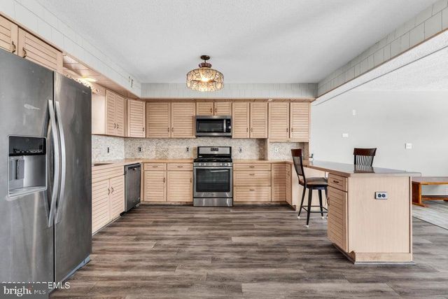 143 S CAPTAINS DR, Tuckerton, NJ 08087