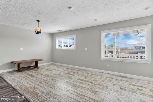 143 S CAPTAINS DR, Tuckerton, NJ 08087