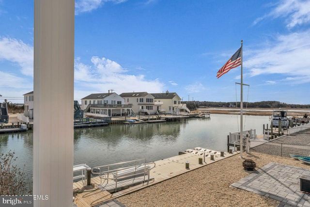 143 S CAPTAINS DR, Tuckerton, NJ 08087