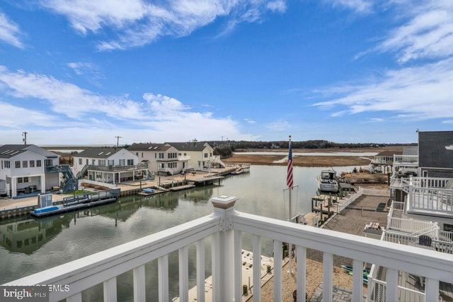 143 S CAPTAINS DR, Tuckerton, NJ 08087