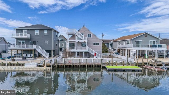 143 S CAPTAINS DR, Tuckerton, NJ 08087