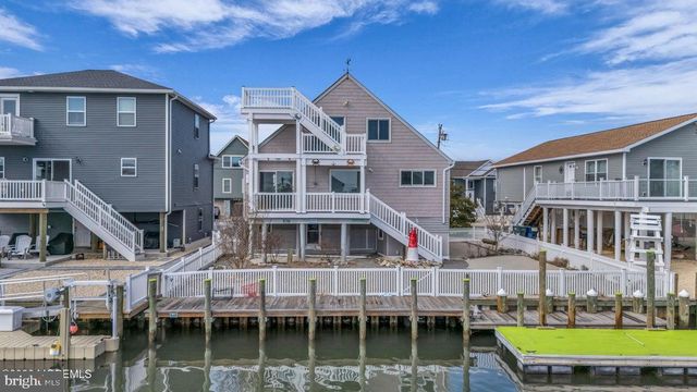 143 S CAPTAINS DR, Tuckerton, NJ 08087