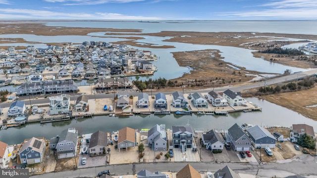 143 S CAPTAINS DR, Tuckerton, NJ 08087