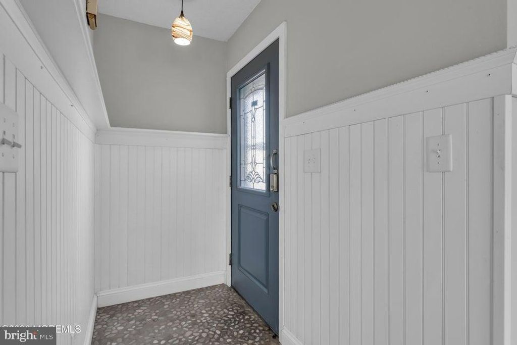 Image 10 of property listing at 143 S CAPTAINS DR, Tuckerton, NJ 08087