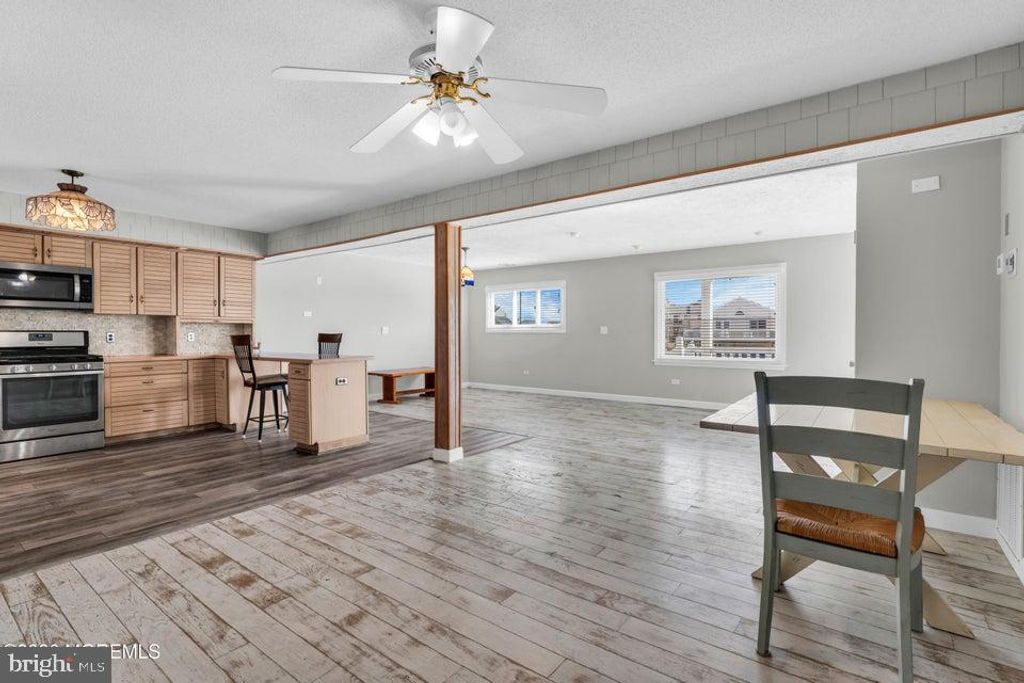 Image 11 of property listing at 143 S CAPTAINS DR, Tuckerton, NJ 08087