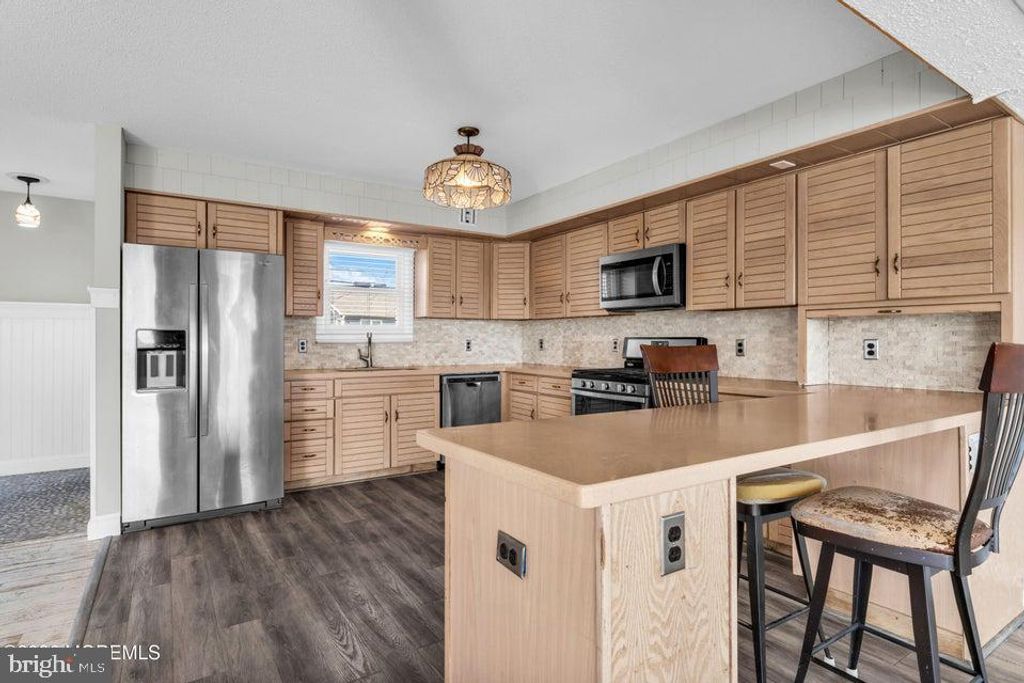 Image 15 of property listing at 143 S CAPTAINS DR, Tuckerton, NJ 08087