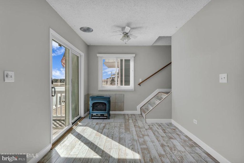 Image 18 of property listing at 143 S CAPTAINS DR, Tuckerton, NJ 08087