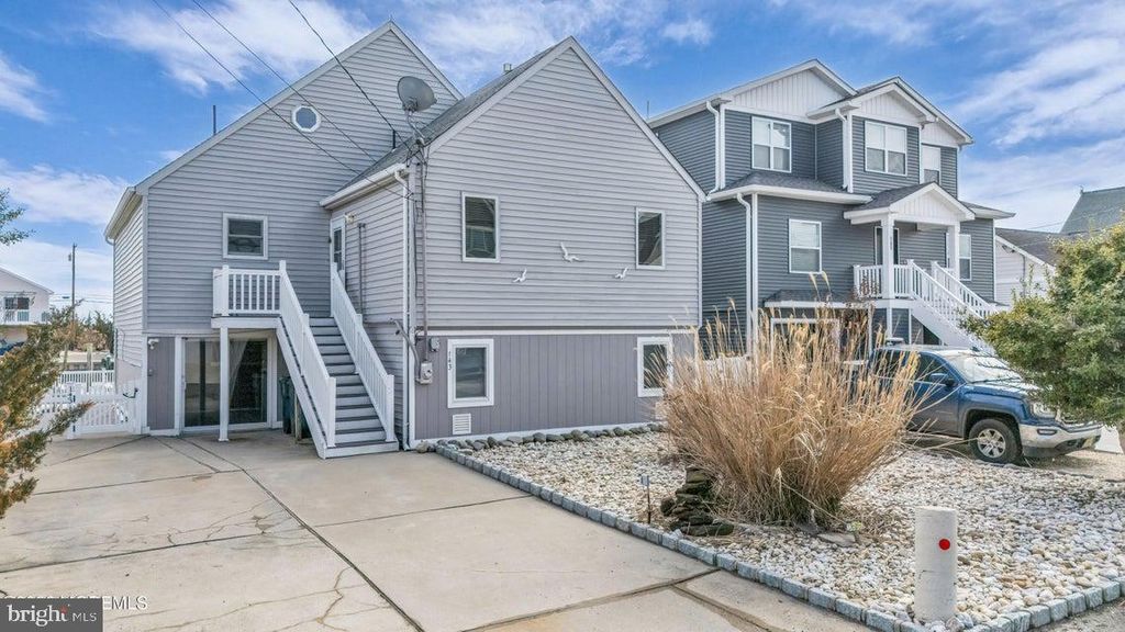 Image 2 of property listing at 143 S CAPTAINS DR, Tuckerton, NJ 08087