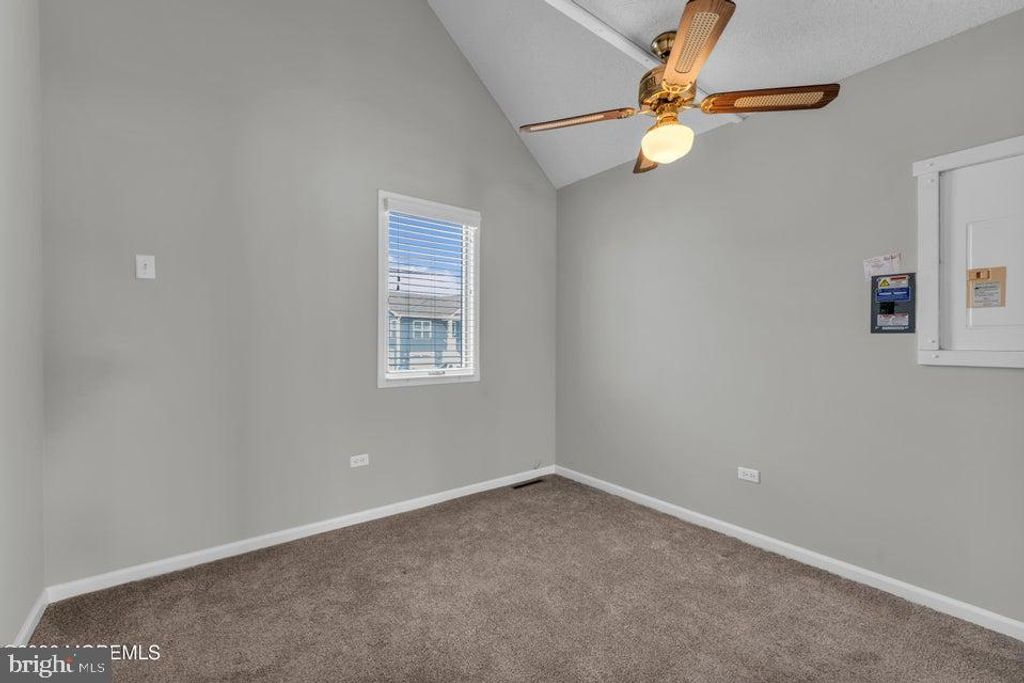 Image 20 of property listing at 143 S CAPTAINS DR, Tuckerton, NJ 08087