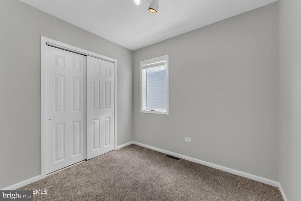 Image 25 of property listing at 143 S CAPTAINS DR, Tuckerton, NJ 08087