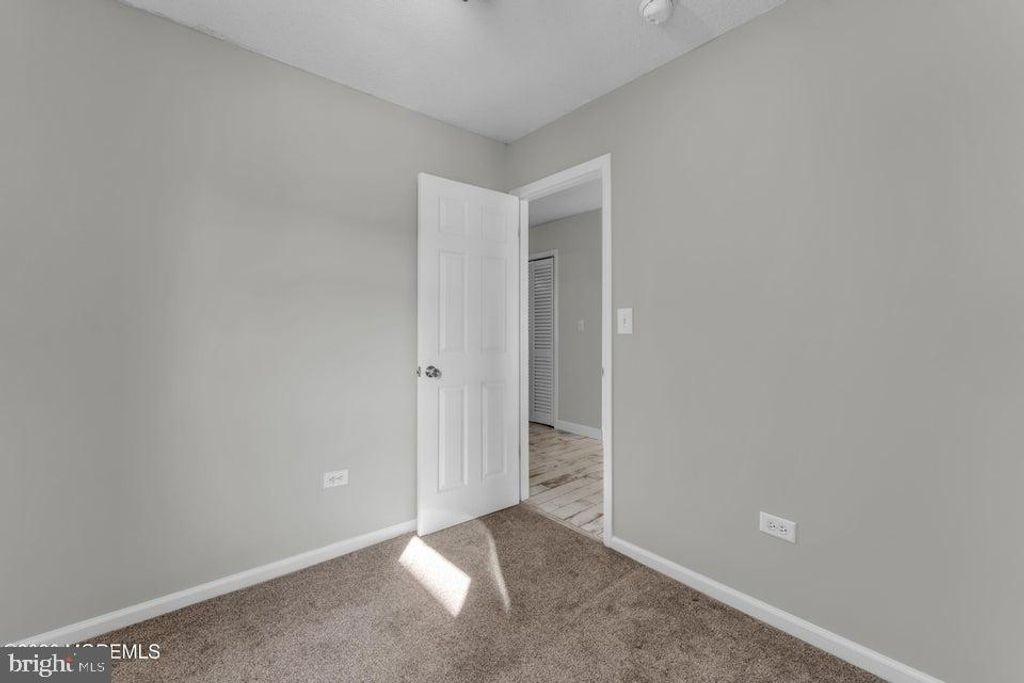 Image 26 of property listing at 143 S CAPTAINS DR, Tuckerton, NJ 08087