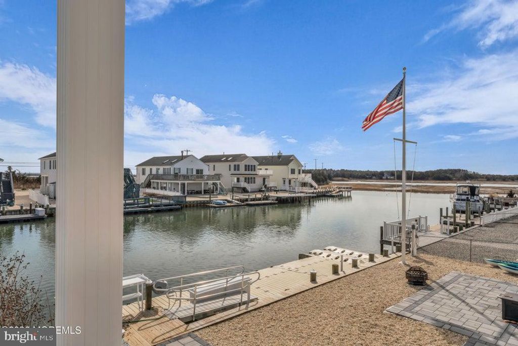 Image 27 of property listing at 143 S CAPTAINS DR, Tuckerton, NJ 08087