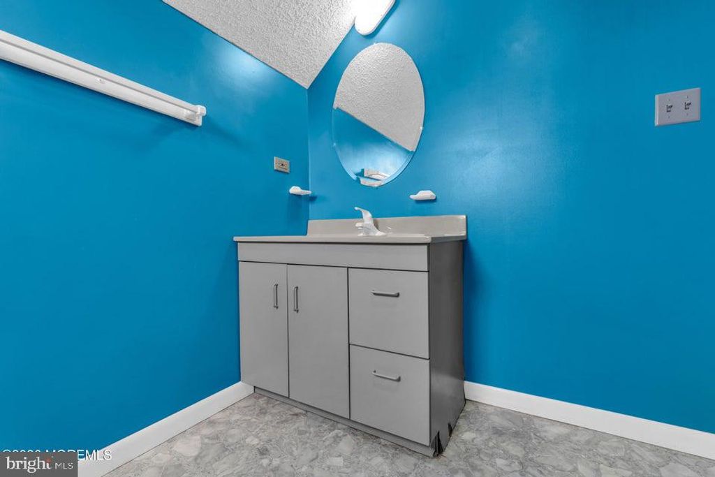 Image 33 of property listing at 143 S CAPTAINS DR, Tuckerton, NJ 08087