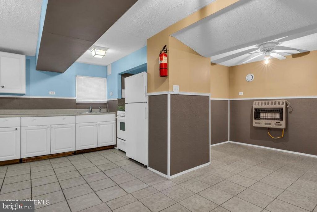 Image 40 of property listing at 143 S CAPTAINS DR, Tuckerton, NJ 08087