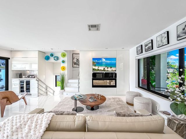 2628 SE 10th Street, Pompano Beach, FL 33062