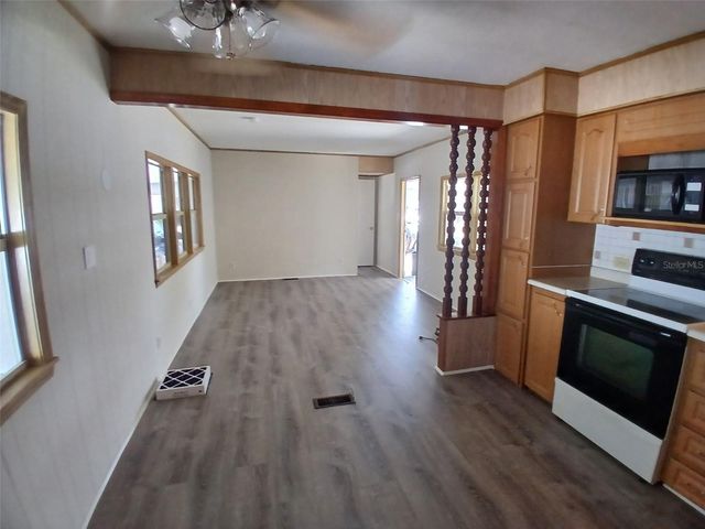 110 52ND AVENUE TERRACE E, Bradenton, FL 34203