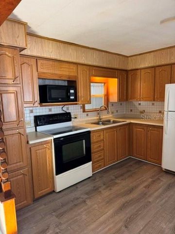 110 52ND AVENUE TERRACE E, Bradenton, FL 34203