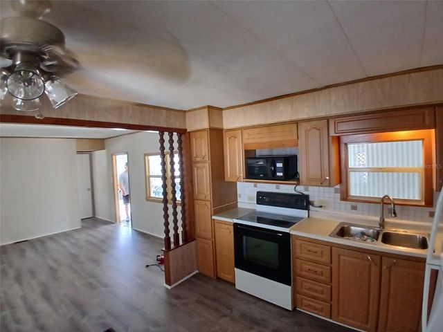 110 52ND AVENUE TERRACE E, Bradenton, FL 34203