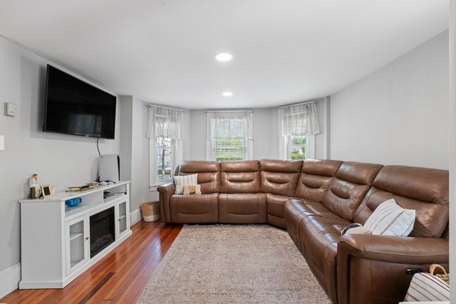226 Central St, Foxboro, MA 02035