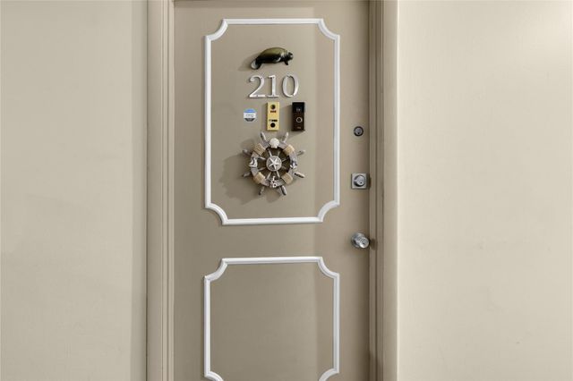 1560 Mckinley Street 210W, Hollywood, FL 33020