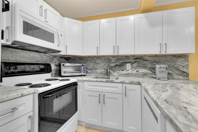 1560 Mckinley Street 210W, Hollywood, FL 33020