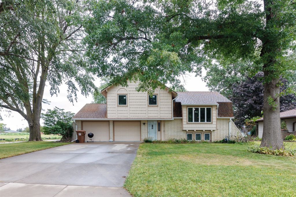 1805 Prince Street, Grinnell, IA 50112