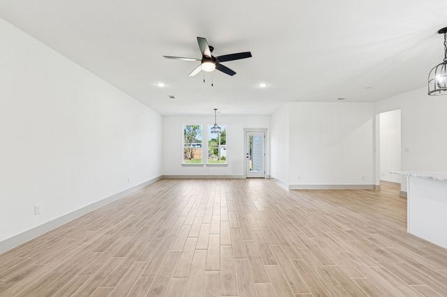 5012 Elizabeth Street, Granbury, TX 76048