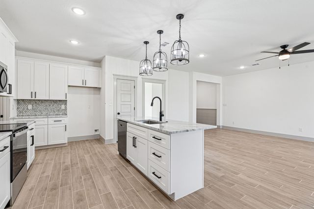 5012 Elizabeth Street, Granbury, TX 76048