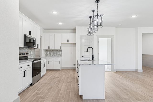 5012 Elizabeth Street, Granbury, TX 76048