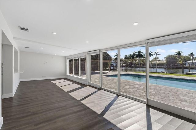 122 Arlington Place, West Palm Beach, FL 33405