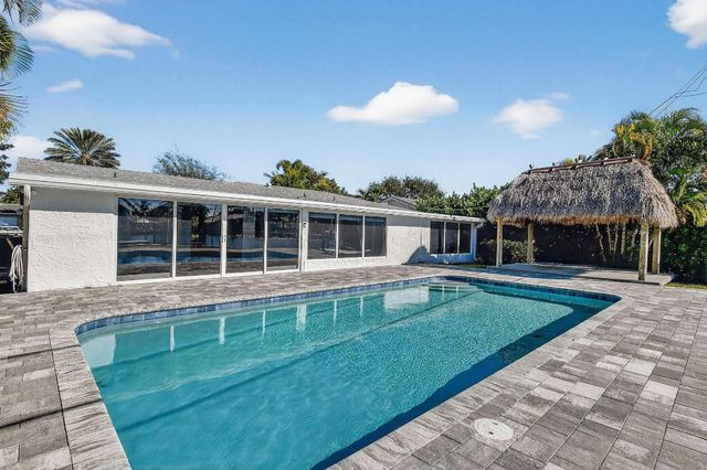 122 Arlington Place, West Palm Beach, FL 33405