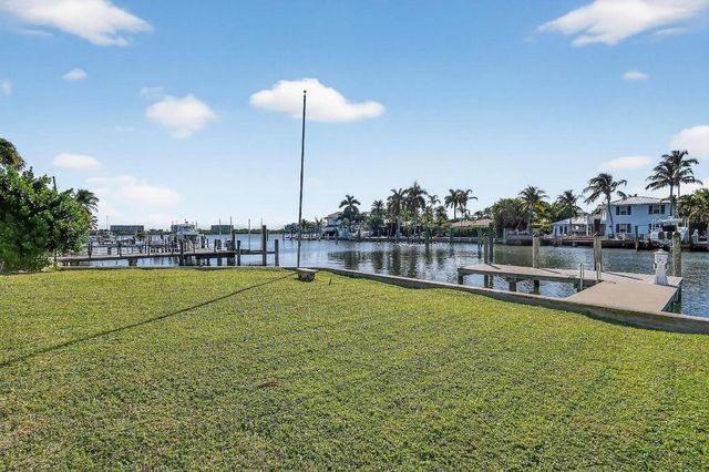 122 Arlington Place, West Palm Beach, FL 33405