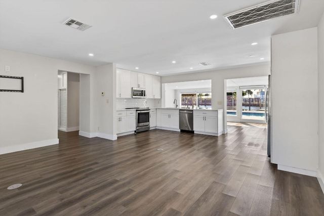 122 Arlington Place, West Palm Beach, FL 33405