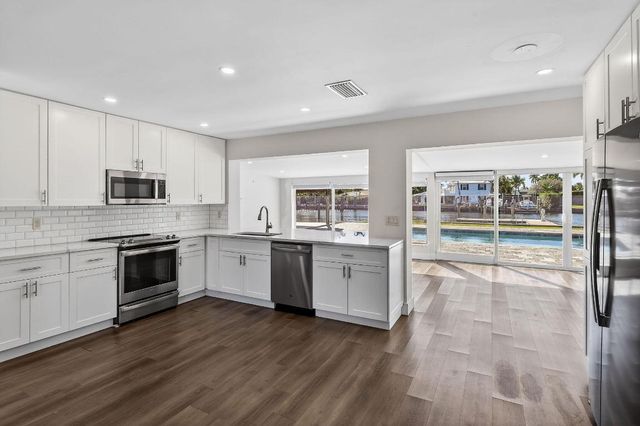 122 Arlington Place, West Palm Beach, FL 33405