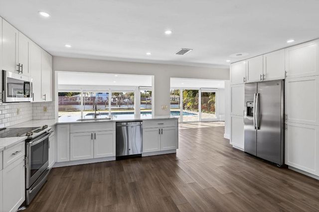 122 Arlington Place, West Palm Beach, FL 33405